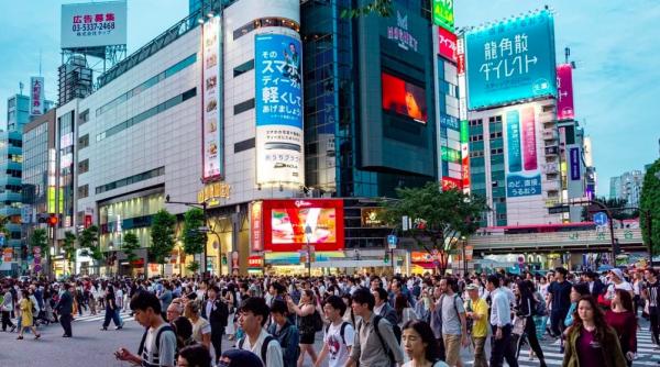 problema existentiala in japonia engleza e facuta praf pe panourile nipone