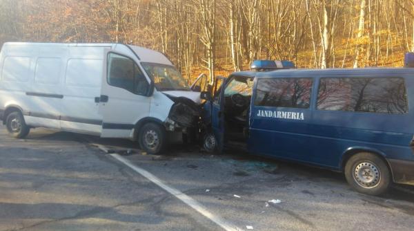 un sofer baut a intrat cu masina intr o autospeciala a jandarmeriei