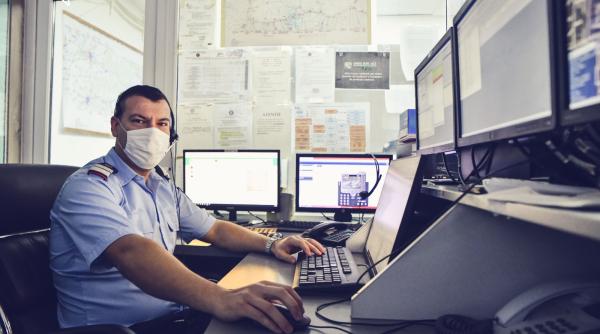 eroul de la 112  un apel ce parea a fi o farsa l a salvat pe un barbat cu probleme psihice  cazut intr un canal