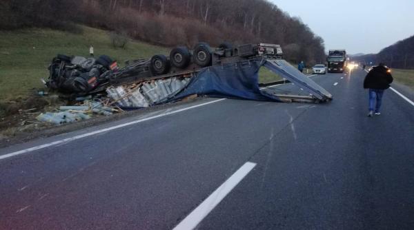 trailer rasturnat pe autostrada a1 probleme de trafic