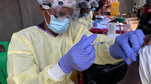 lectie in lupta cu covid 19 epidemia de ebola invinsa inclusiv cu ajutorul unui vaccin depozitat la 80 de grade celsius