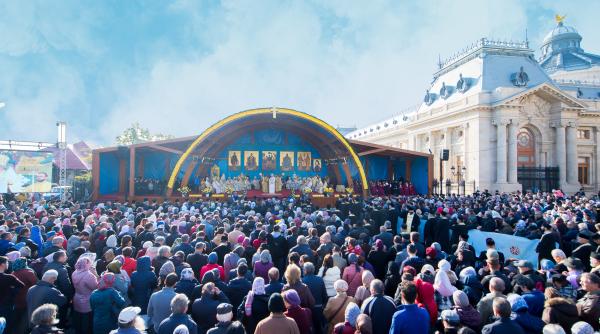 puhoi de credinciosi la inmormantarea patriarhului irineu in pandemie bogdan chirieac observatie cheie este simplu ca lumina zilei