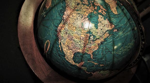 un brasovean de 80 de ani calator in jurul lumii cu un catamaran