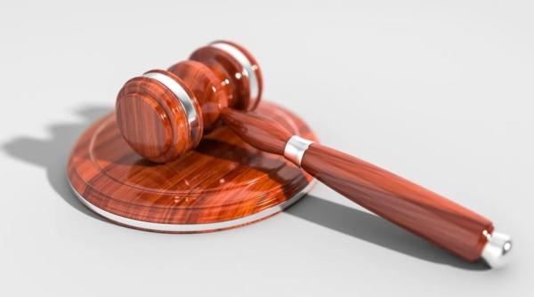 un tata si a ucis fiul fiindca a crezut ca se transforma in diavol cum a murit bebelusul