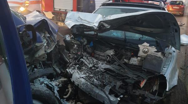 accident grav intre un autoturism si un microbuz la satu mare