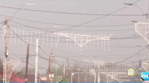 decoratiuni de craciun in forma de lenjerie intima intr o comuna din dolj primarul eu le vad ca pe o perdea