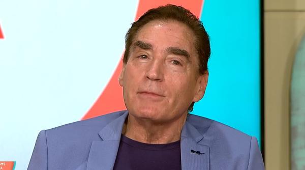 petre roman aparitie neasteptata in videoclipul unei melodii e un cantec de dragoste