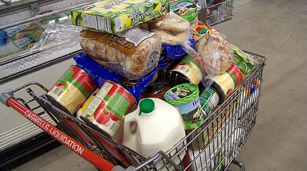 cosul de cumparaturi interzis decizie radicala intr un oras din romania factor de risc