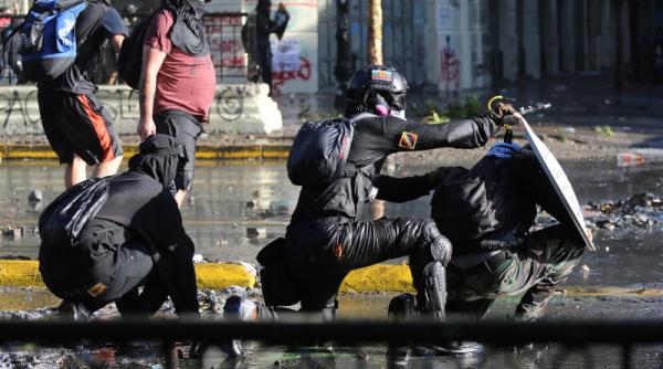 proteste violente in chile mii de manifestanti cer demisia presedintelui pinera