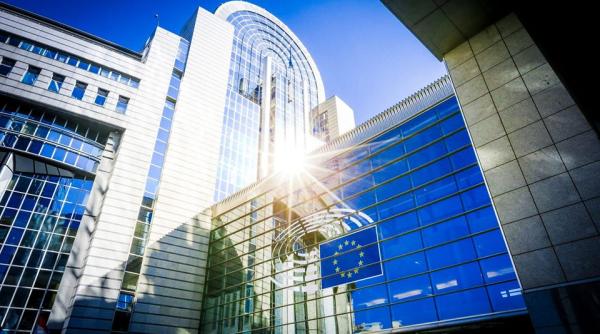 eurodeputatul ungar care a participat la orgia sexuala cu 25 de persoane din bruxelles isi pune cenusa in cap ce a cerut