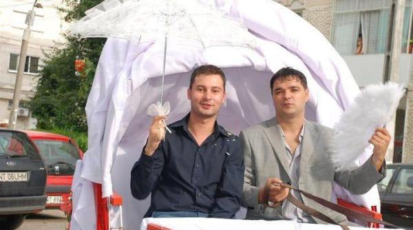 cine conduce lupta cu pandemia prefectul de neamt poze cu interlopii i se cere demisia de onoare