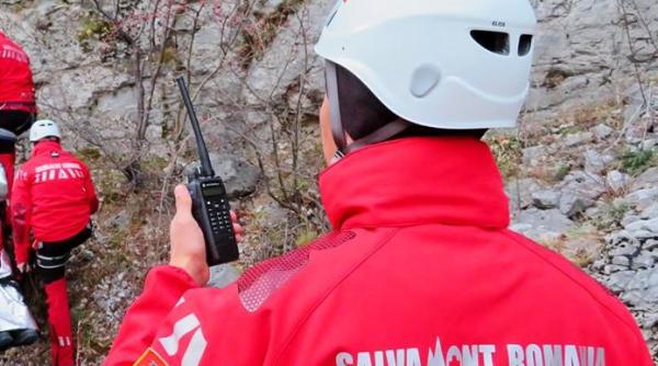 tineri blocati pe munte in busteni salvamontistii intervin