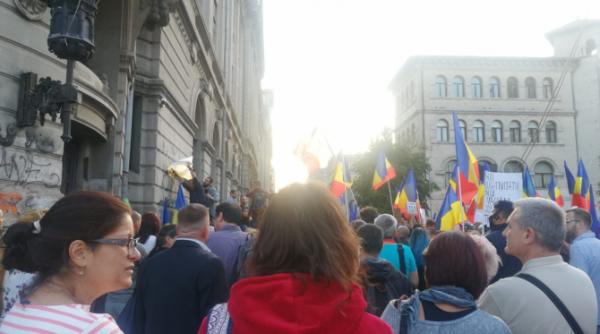 bomba de la parlamentare 2020 cine e femeia care a electrizat o multime actiunea care a starnit ropote de aplauze