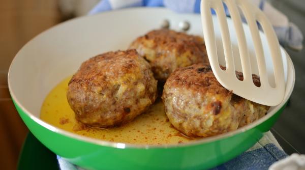 chiftele taranesti ies pufoase si fragede reteta traditionala pe gustul romanilor