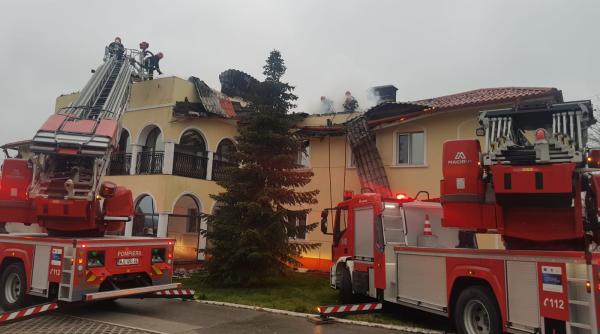 casa unui deputat cuprinsa de un incendiu violent pompierii intervin de urgenta