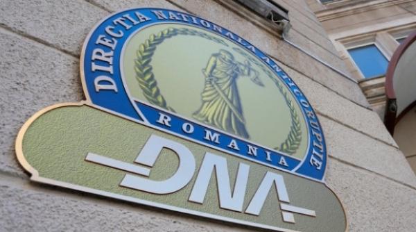 sef din prefectura mehedinti  trimis in judecata de dna  alaturi de el si un functionar din primaria drobeta turnu severin