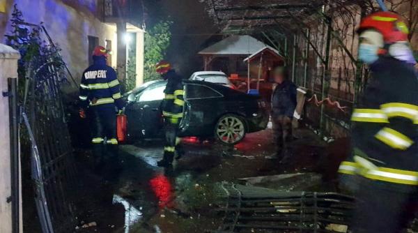 sperietura cumplita pentru o familie din nucet  au gasit portile rupte si o teava de gaz sparta