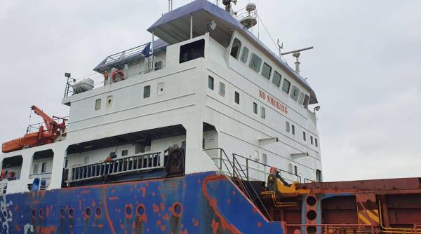 vapor cu 12 sirieni la bord abandonat in portul maritim constanta este o situatie inacceptabila