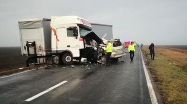 accident grav cu un autobuz  un camion si o masina  doi morti  trafic blocat pe dn 2b