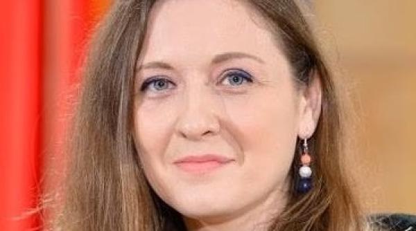 cristina cheveresan prorector al uvt premiul pentru critica si istorie literara eseu