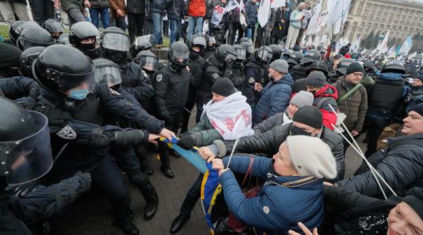 proteste anti lockdown in ucraina confruntari violente intre politie si manifestanti soldate cu raniti