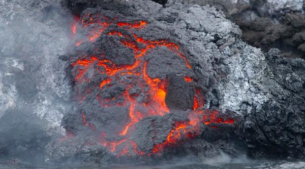video cel mai mare vulcan al europei a erupt din nou
