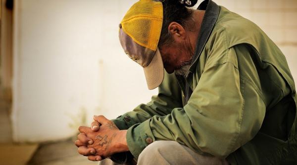 gest emotionant un barbat a platit facturile a peste 100 de familii riscau sa ramana fara gaze si apa de sarbatori