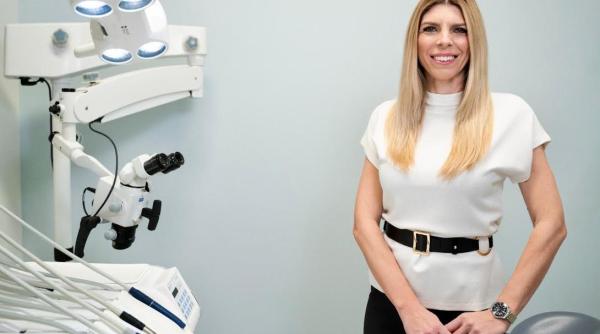 nou trend dr denisa zaharia se poarta stelutele si brazii de craciun pe aparatele dentare foto