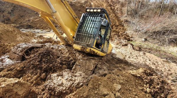 oras evacuat de urgenta dupa mai multe alunecari de teren