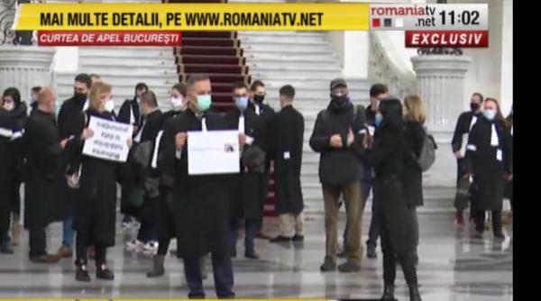 avocatii protesteaza la curtea de apel bucuresti dupa condamnarea lui robert rosu