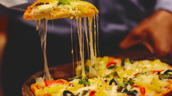 reteta pizza cu sarmale iata cat de simplu este sa o preparati