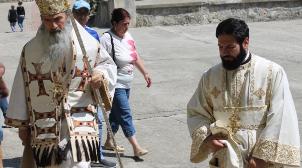 jandarmii in biserica in ajunul craciunului ips teodosie e o prigoana vadita