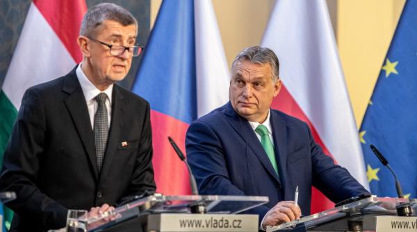 premierul cehiei primul vaccinat de covid 19 foto