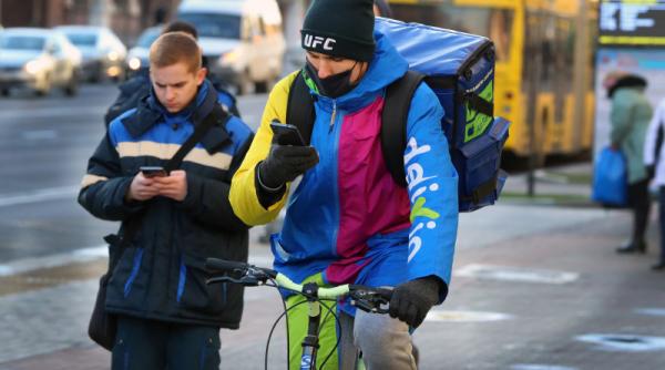 sute de turisti britanici au fugit din izolare din hotelurile din elvetia au plecat pe intuneric