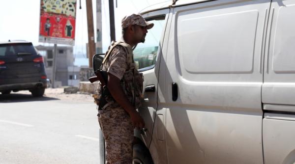 aeroportul aden din yemen zguduit de explozii noul guvern vizat