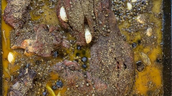 friptura de mistret fara colti de argint cu sos de piper verde si afine reteta pilotului cezar osiceanu