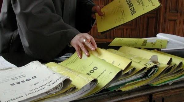 inghetare salarii 2021 grefierii protest in fata mai si a 22 de prefecturi din tara