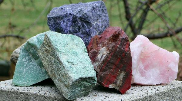 o noua specie de minereu descoperita intr o roca de peste 200 de ani