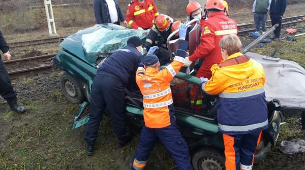 accident mortal in prima zi a anului autoturism izbit de un stalp de electricitate