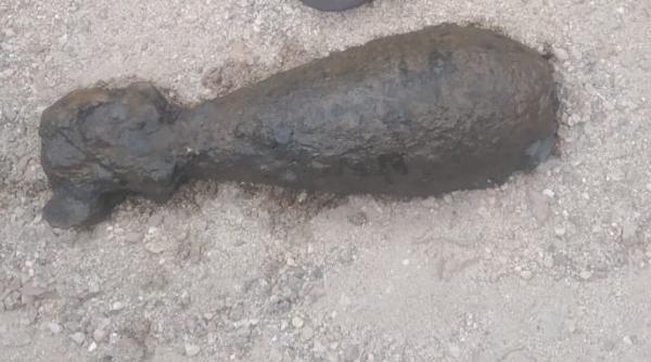 in timp ce sapa un mormant a descoperit o bomba functionala din cel de al doilea razboi mondial