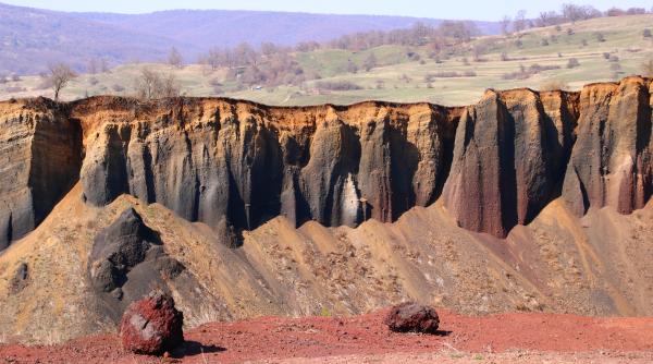 minunile de la vulcanul racos peisajul martian din centrul romaniei