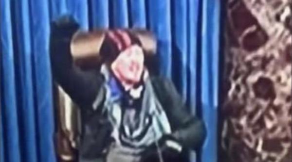 cine este protestatarul care a patruns in capitoliu si a stat pe scaunul sefului camerei reprezentantilor s a dat de gol pe internet