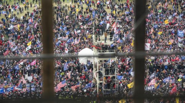 protestatari romani prezenti in infernul de la capitoliu au scapat de sub control foto
