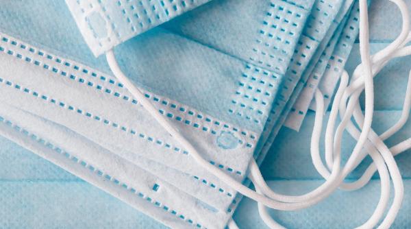 un roman premiat de mit pentru o masca de protectie care detecteaza persoanele infectate cu coronavirus