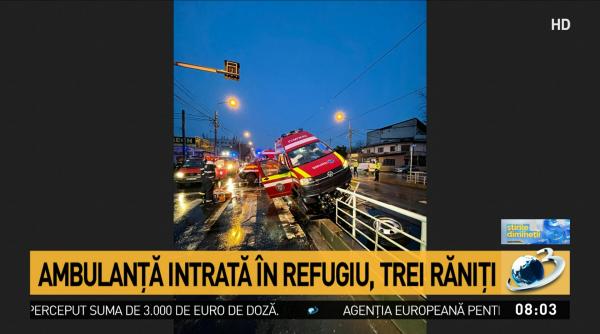 accident grav pe sos chitilei o ambulanta smurd a lovit refugiul de tramvai trei victime
