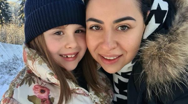 oana roman si cristina siscanu isi fac fiicele vedete telespectatori sa analizeze care mamica se comporta cum ar trebui