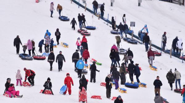 aglomeratia pe partie impact politic tensiuni sociale in plina criza pandemica