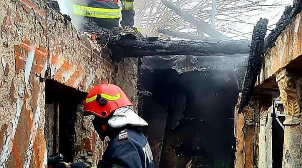 incendiu violent in olt doua persoane au fost grav ranite au suferit arsuri pe 60 la suta din suprafata corpului