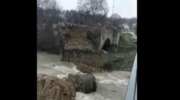video un pod construit pe vremea lui alexandru ioan cuza s a prabusit s a auzit o bubuitura foarte mare ca de cutremur