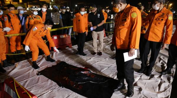 cutiile negre ale avionului prabusit in indonezia au fost detectate